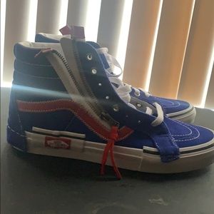 Vans “surf the web”